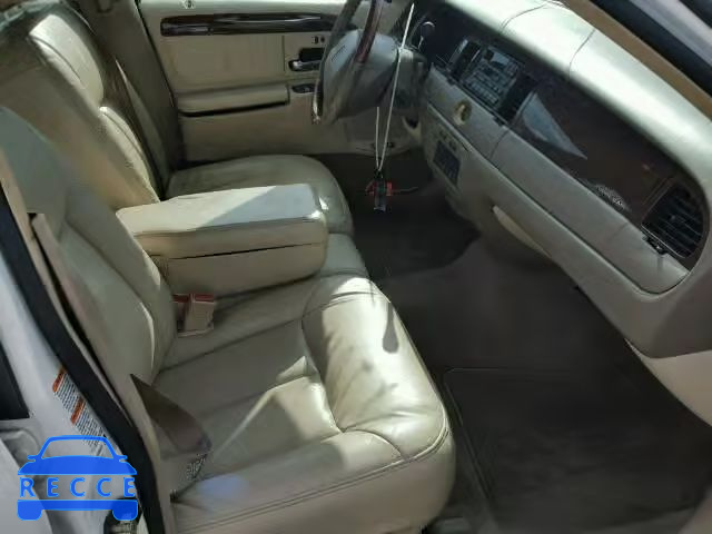 2002 LINCOLN TOWN CAR C 1LNHM83W72Y649610 зображення 4