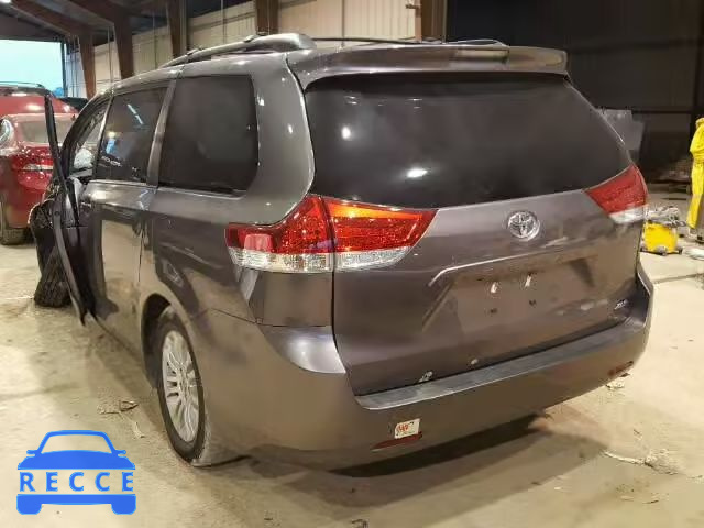 2011 TOYOTA SIENNA XLE 5TDYK3DC6BS151668 Bild 2