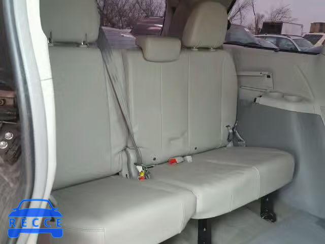 2013 TOYOTA SIENNA XLE 5TDYK3DC8DS329924 зображення 9