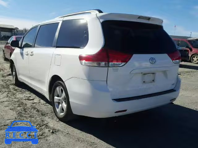 2013 TOYOTA SIENNA LE 5TDKK3DC2DS283285 image 2