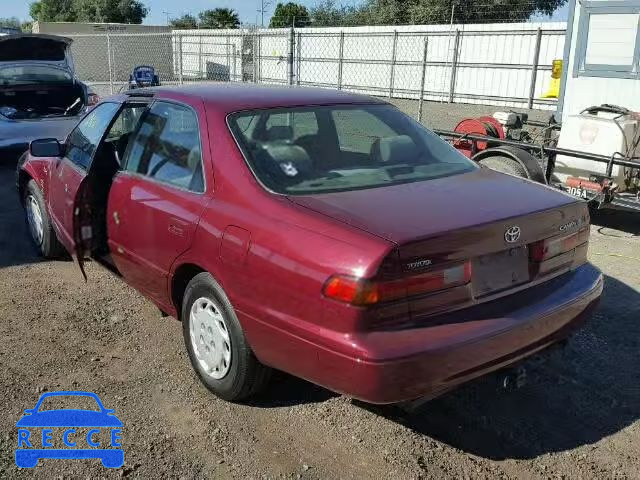 1997 TOYOTA CAMRY LE/X JT2BG22K8V0051695 Bild 2