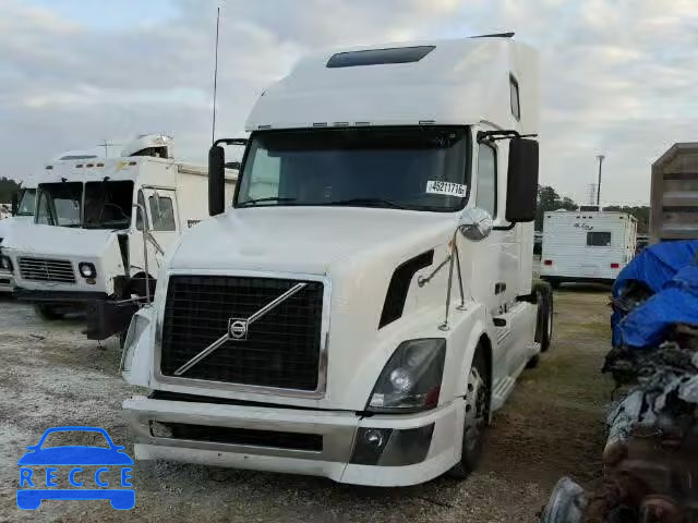 2010 VOLVO VNL 4V4NC9TG1AN275525 Bild 1