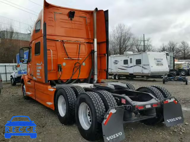 2010 VOLVO VN VNL 4V4NC9TG8AN288076 Bild 2