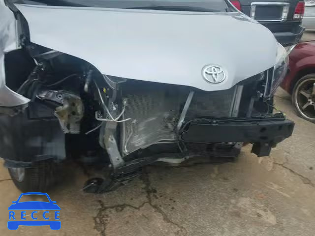 2016 TOYOTA SIENNA SE 5TDXK3DC9GS761129 зображення 8