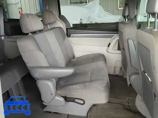 2010 VOLKSWAGEN ROUTAN S 2V4RW4D11AR348483 image 5