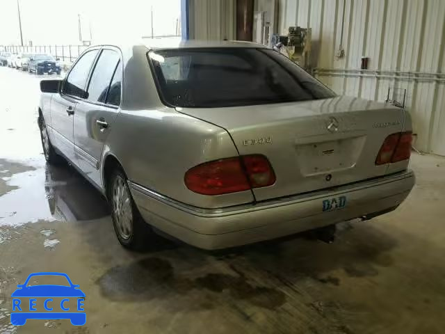 1999 MERCEDES-BENZ E 300TD WDBJF25H1XA928884 image 2