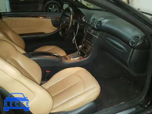 2009 MERCEDES-BENZ CLK 550 WDBTK72F89T102335 зображення 4