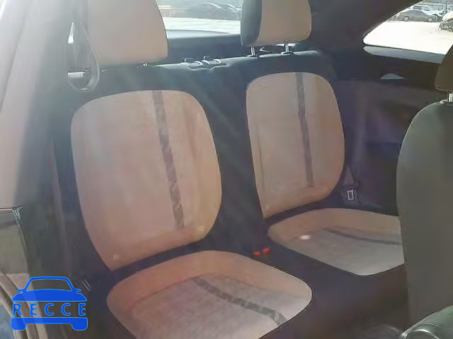2018 VOLKSWAGEN BEETLE S 3VWFD7AT9JM705374 Bild 5