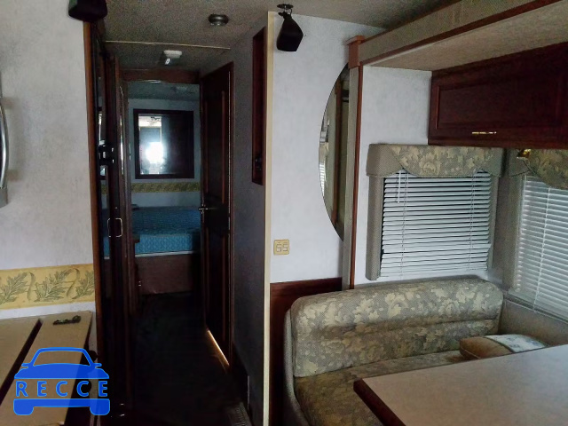 2002 WORKHORSE CUSTOM CHASSIS MOTORHOME 5B4MP67G323352516 image 8