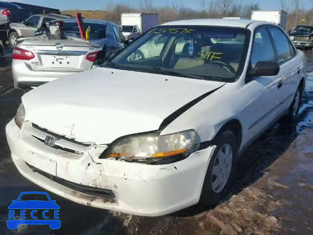 1998 HONDA ACCORD DX 1HGCF8540WA195513 image 1