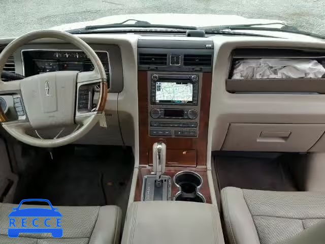 2011 LINCOLN NAVIGATOR 5LMJJ2H5XBEJ08489 image 9