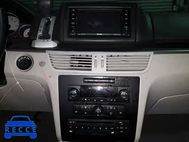 2011 VOLKSWAGEN ROUTAN SEL 2V4RW5DG1BR750130 image 9