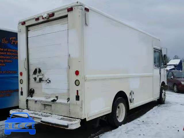 2000 FREIGHTLINER M LINE WAL 4UZA4FA42YCG23061 Bild 3