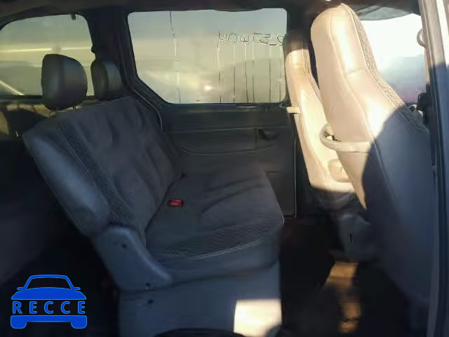 2000 CHRYSLER VOYAGER 2C4GJ25G7YR881357 image 5