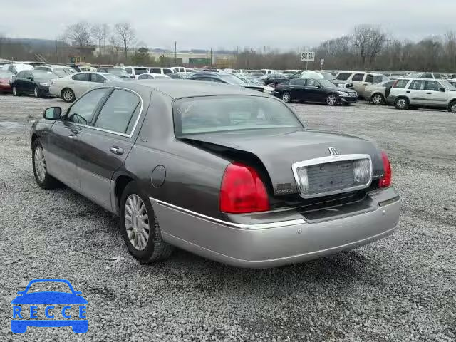 2003 LINCOLN TOWN CAR S 1LNHM82W93Y687309 image 2