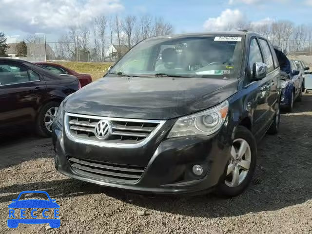 2011 VOLKSWAGEN ROUTAN SEL 2V4RW6DG9BR716880 Bild 1