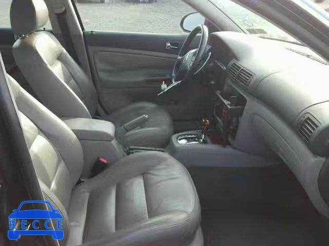 2004 VOLKSWAGEN PASSAT GLX WVWTH63B74P190799 image 4