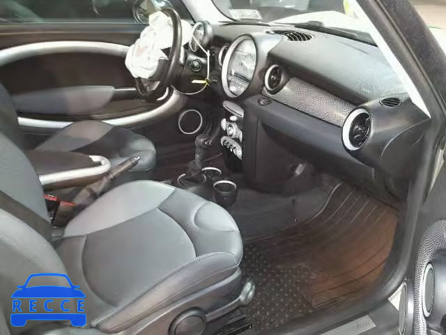 2010 MINI COOPER S WMWMF7C55ATZ34622 image 4