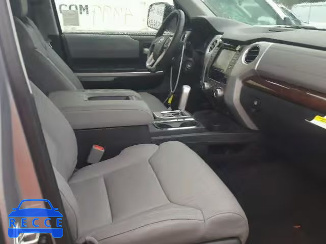 2017 TOYOTA TUNDRA CREWMAX 5TFHY5F14HX585791 зображення 4