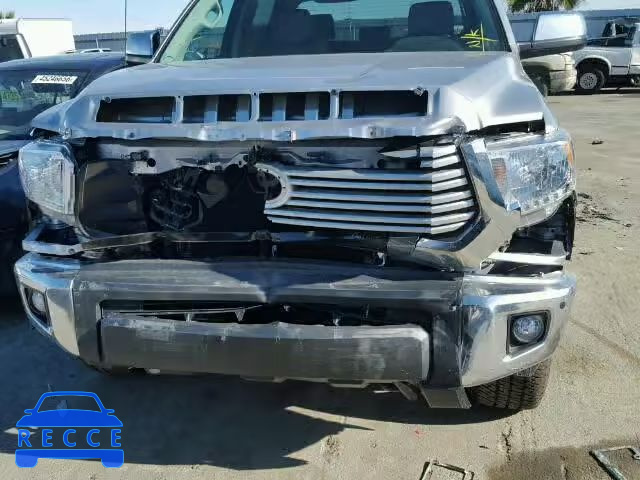 2017 TOYOTA TUNDRA CREWMAX 5TFHY5F14HX585791 зображення 8