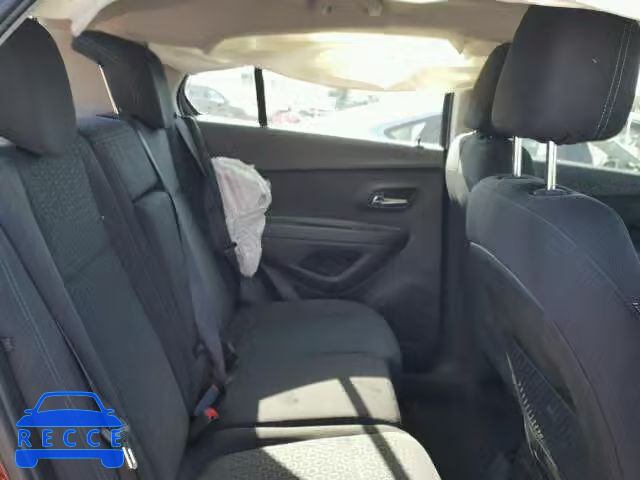 2016 CHEVROLET TRAX LS 3GNCJKSB4GL240886 Bild 5