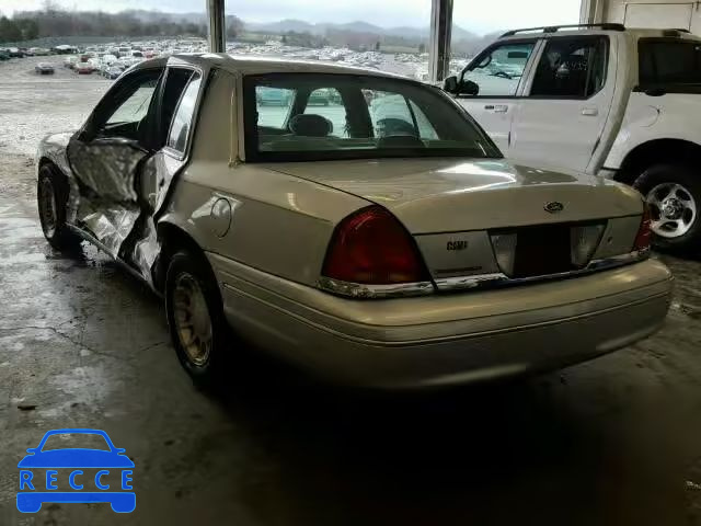 2002 FORD CROWN VICT 2FAFP74W02X158216 image 2