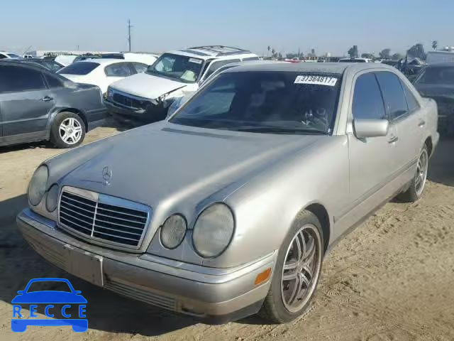 1996 MERCEDES-BENZ E 300D WDBJF20F8TJ004670 Bild 1