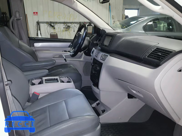 2011 VOLKSWAGEN ROUTAN SEL 2V4RW5DG1BR750113 image 4