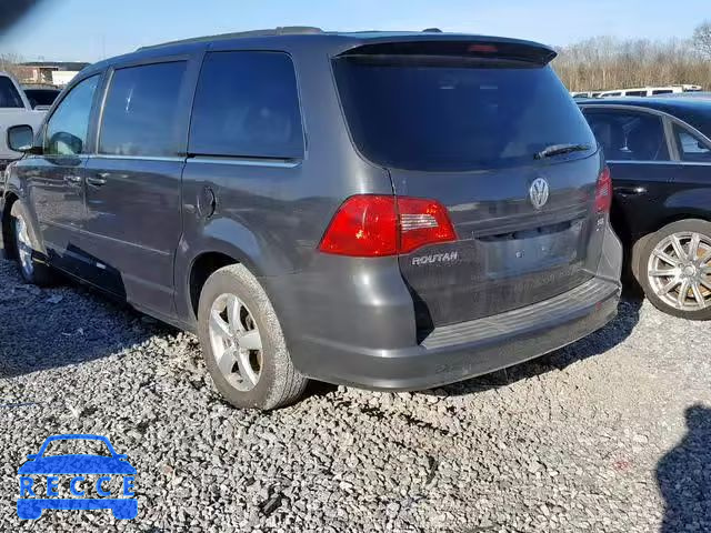 2011 VOLKSWAGEN ROUTAN SEL 2V4RW5DG5BR698596 Bild 2