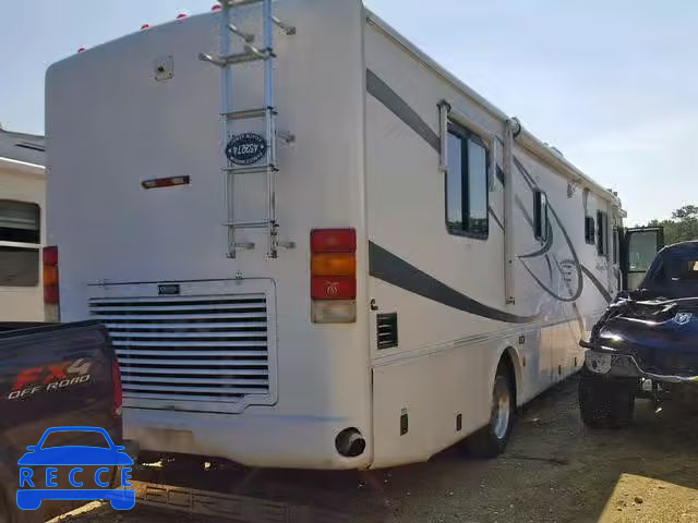 2003 FREIGHTLINER CHASSIS X 4UZAAHBS53CL64265 image 3