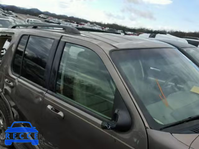 2002 FORD EXPLORER L 1FMDU75W52UB72656 image 8