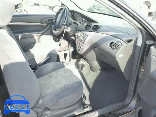 2000 FORD FOCUS ZX3 3FAFP3134YR132390 image 4
