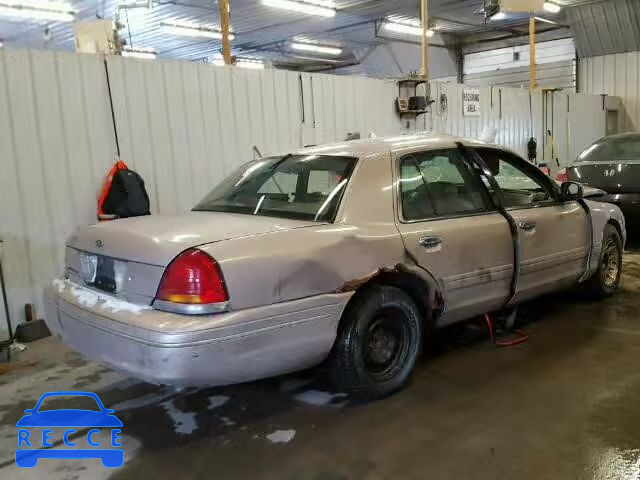 1998 FORD CROWN VICT 2FAFP74W9WX169804 image 3
