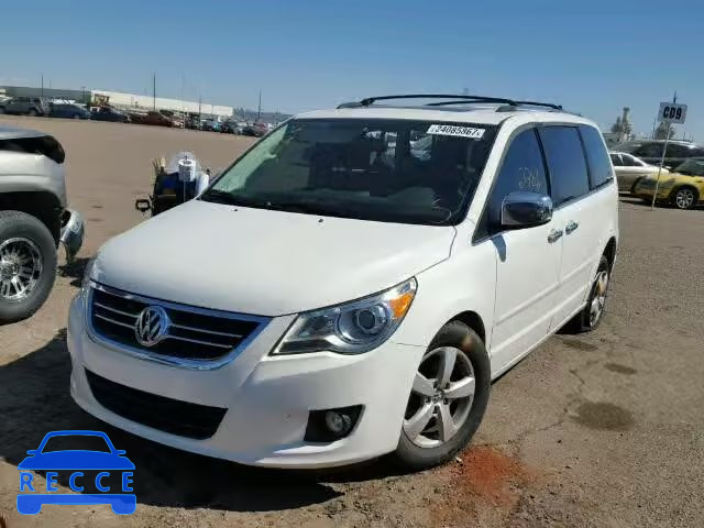 2010 VOLKSWAGEN ROUTAN SEL 2V4RW6DX1AR333370 Bild 1