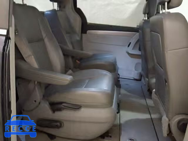 2011 VOLKSWAGEN ROUTAN SE 2V4RW3DG0BR636494 зображення 5