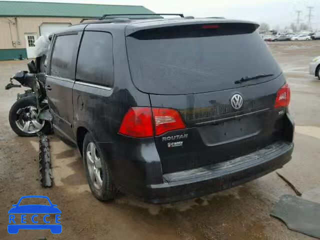 2011 VOLKSWAGEN ROUTAN SEL 2V4RW5DG4BR643007 Bild 2