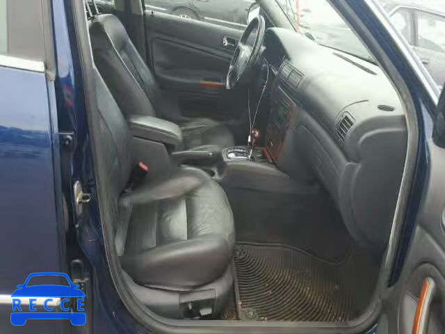 2005 VOLKSWAGEN PASSAT GLX WVWRU63B95P000590 image 4