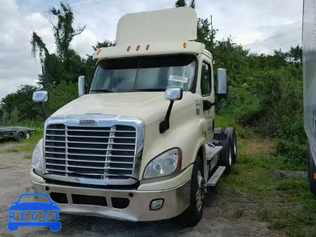 2013 FREIGHTLINER CASCADIA 1 3AKJGEDR4DSFD0042 Bild 1