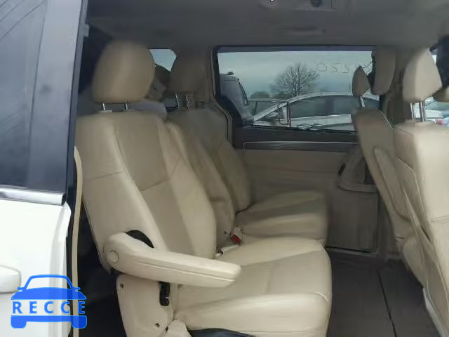 2010 VOLKSWAGEN ROUTAN SE 2V4RW3D13AR407821 image 5