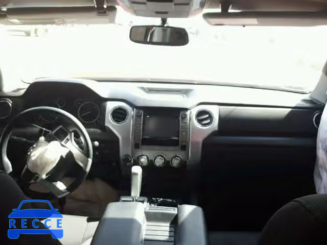 2017 TOYOTA TUNDRA CREWMAX 5TFDW5F1XHX600895 image 8