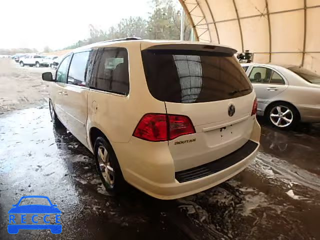 2011 VOLKSWAGEN ROUTAN SE 2V4RW3DG0BR634096 image 2