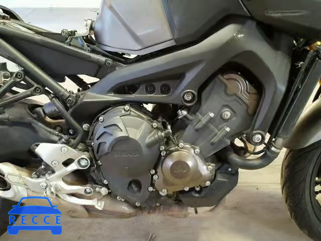 2015 YAMAHA FZ09 JYARN33E6FA006496 Bild 6