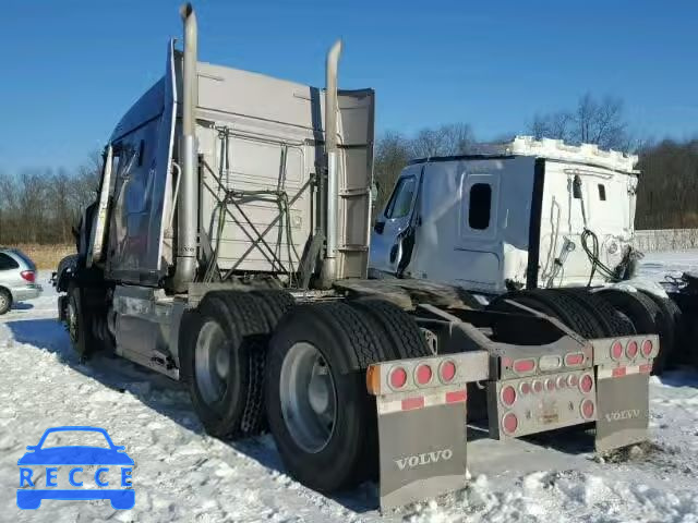 2011 VOLVO VN VNL 4V4NC9KJ1BN530706 image 2