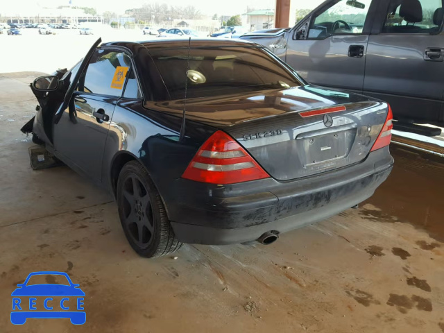 2000 MERCEDES-BENZ SLK 230 KO WDBKK47F0YF168359 Bild 2