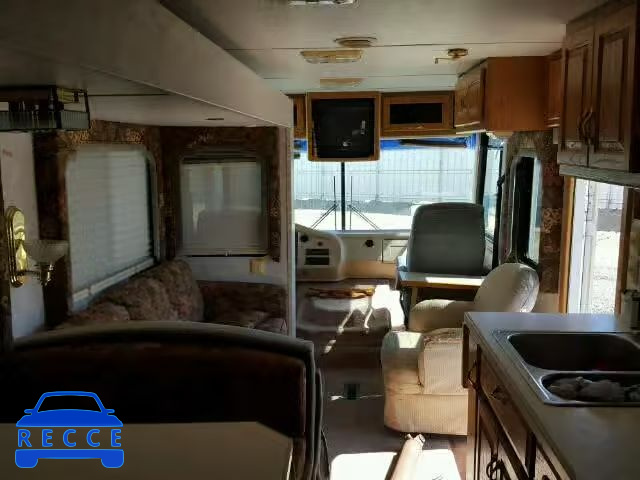 1998 CHEVROLET MOTORHOME 1GBLP37J7W3300140 зображення 4