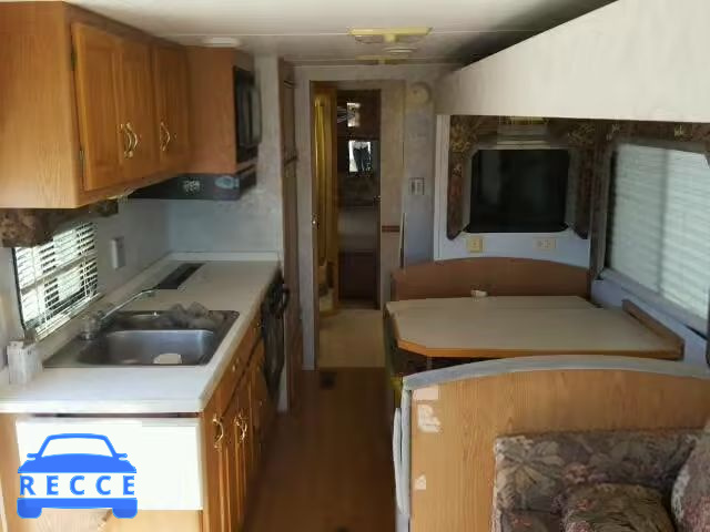 1998 CHEVROLET MOTORHOME 1GBLP37J7W3300140 image 5