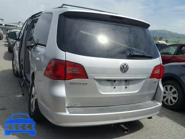 2011 VOLKSWAGEN ROUTAN SEL 2V4RW5DG6BR728267 зображення 2