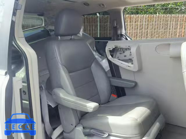 2011 VOLKSWAGEN ROUTAN SEL 2V4RW5DG6BR728267 зображення 5