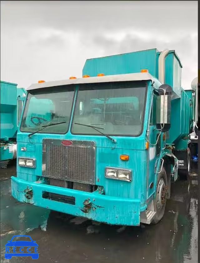 2001 PETERBILT 320 1NPZHD8X31D712384 image 0