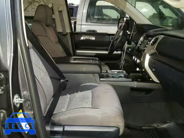 2017 TOYOTA TUNDRA CREWMAX 5TFDY5F12HX599879 image 4